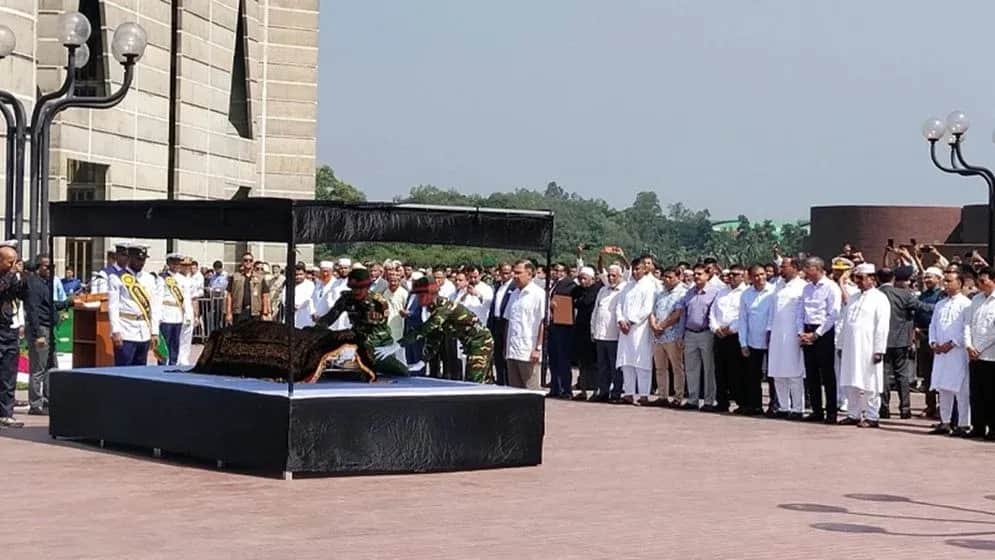 সংসদ ভবনে সালাহউদ্দিন আহমেদের প্রথম জানাজা, শেষ বিদায়ে নেতাকর্মীদের ঢল