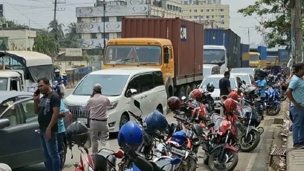 তেলের দামে রাইড শেয়ারিংয়ে বাড়তি চাপ