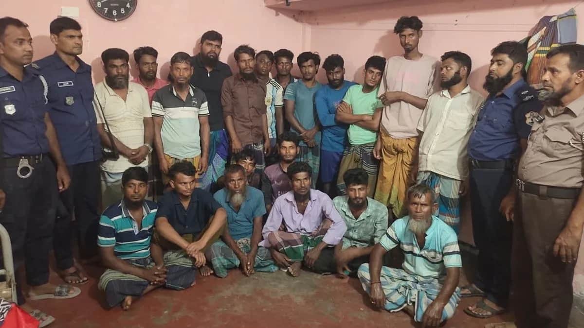 হিজলায় ৫১ লাখ মিটার পরিত্যক্ত জাল উদ্ধার, আটক ২০ জেলে