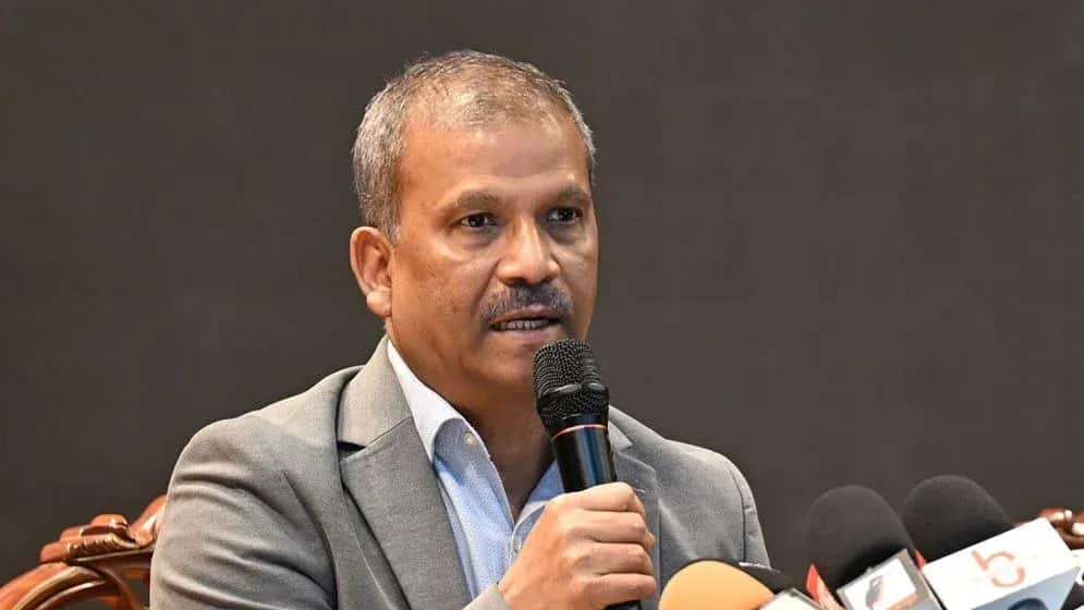 কী হাস্যকর আত্মসন্তুষ্টি, কী অসুস্থ চিন্তা: আসিফ নজরুল