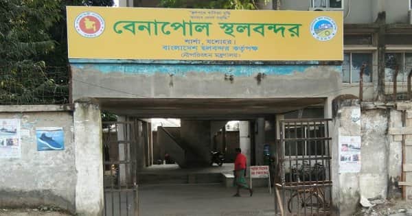 বেনাপোল সীমান্তের আনুষ্ঠানিকতা শেষে ঢাকার পথে রোটনের মরদেহ