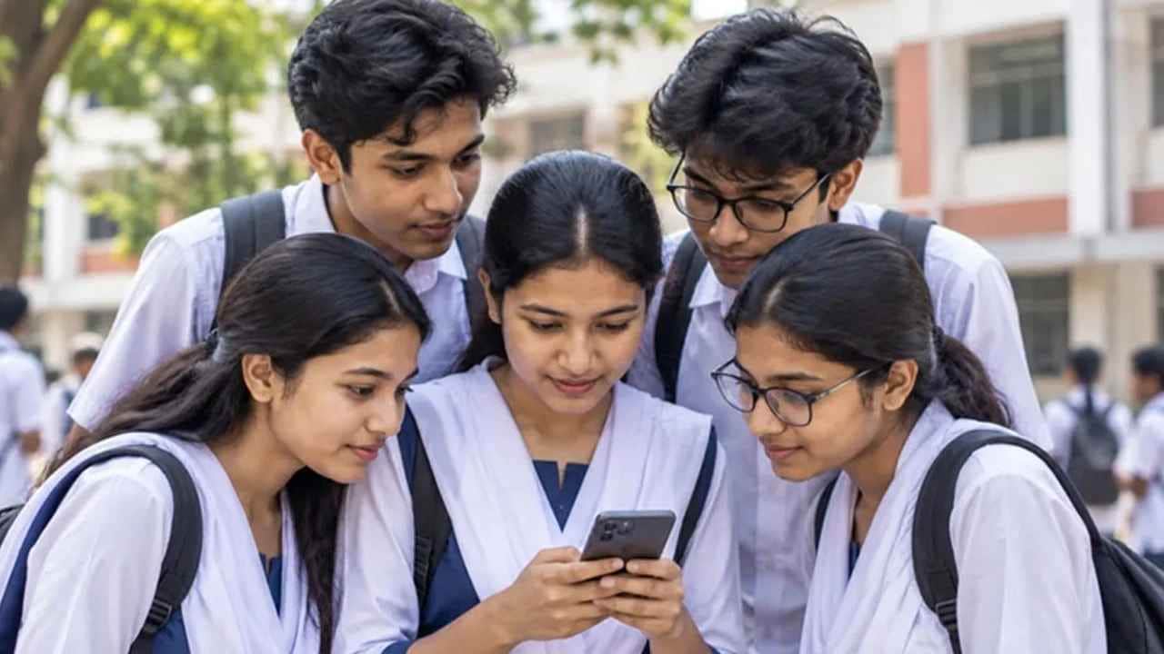 ভোলায় এইচএসসিতে অর্ধেকেরও বেশি ফেল, জিপিএ-৫ বেড়েছে দ্বিগুণ
