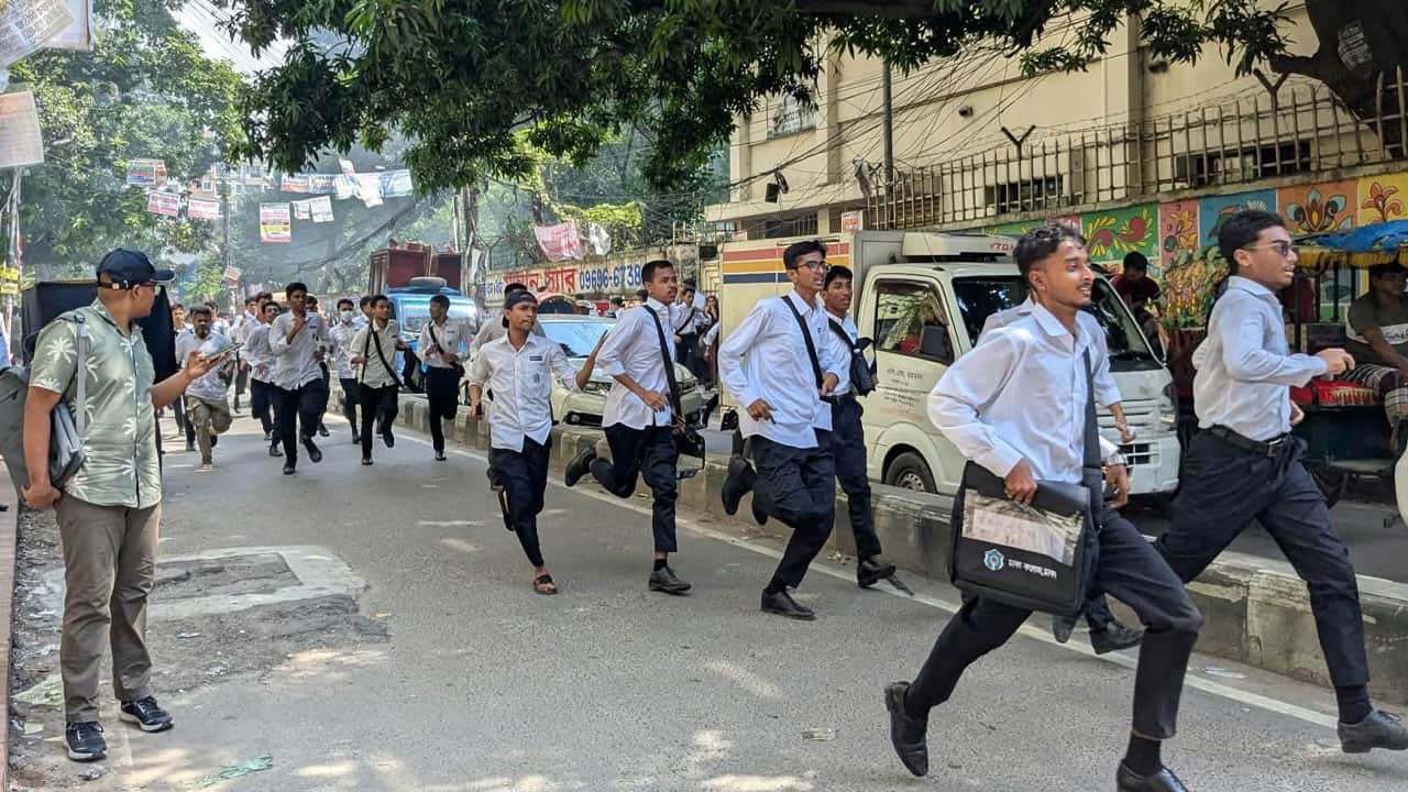 আইডিয়াল কলেজ-ঢাকা কলেজের শিক্ষার্থীদের মধ্যে সংঘর্ষ, আহত বেশ কয়েকজন