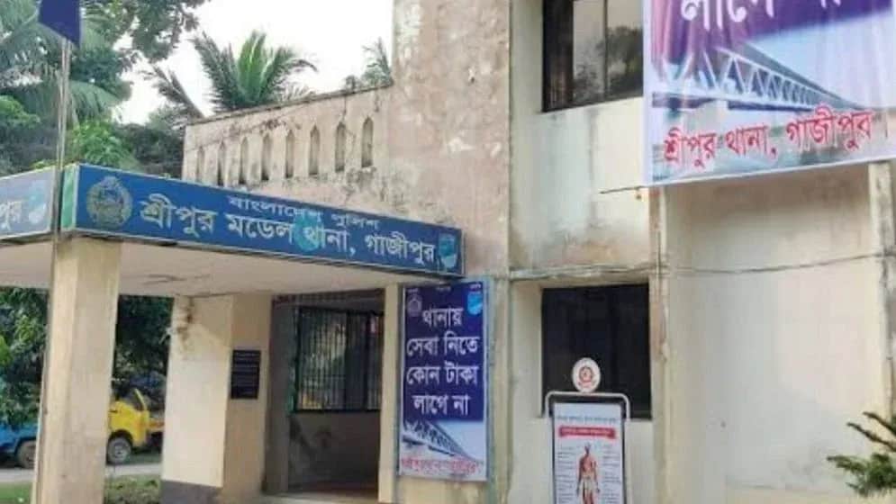স্বামীকে আটকে রেখে স্ত্রীকে ধর্ষণের অভিযোগ