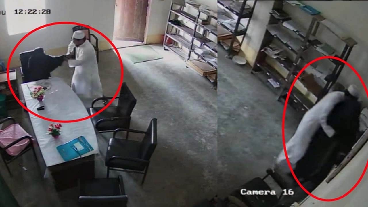 ছাত্রীর সঙ্গে মাদরাসা শিক্ষকের আপত্তিকর মূহুর্ত, ছড়িয়ে পড়েছে ভিডিও
