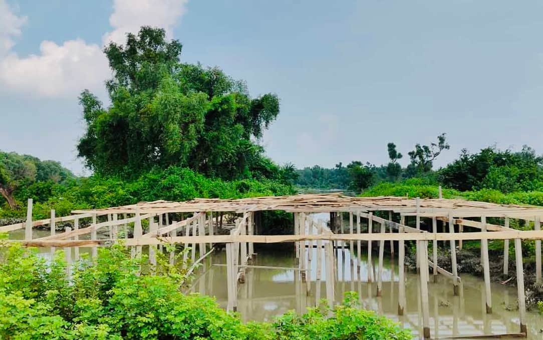 কুয়াকাটার গঙ্গামতি লেকের পাশে স্থাপনা নির্মাণ, পরিবেশ ক্ষতির শঙ্কা
