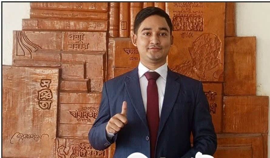 বিসিএস পাস করেও ভেরিফিকেশনে বাদ, রাজু ভাস্কর্যে নিজেকে জ্বালিয়ে দেওয়ার ঘোষণা জসিমের