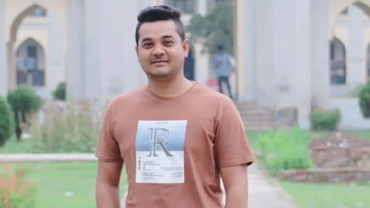 বাড়িতে ডেকে নিয়ে যুবককে কুপিয়ে হত্যা