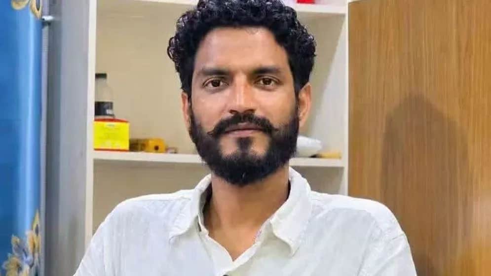 নাটোরে ছাত্রদল নেতাকে গুলি, পালানোর সময় ধাওয়া করে কুপিয়ে জখম