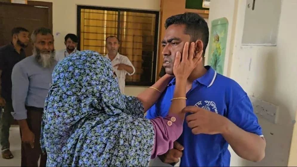 নুন-পান্তা খেয়েও ছেলের সঙ্গে থাকতে চান মা, ছেলে বললেন ‘পারব না’