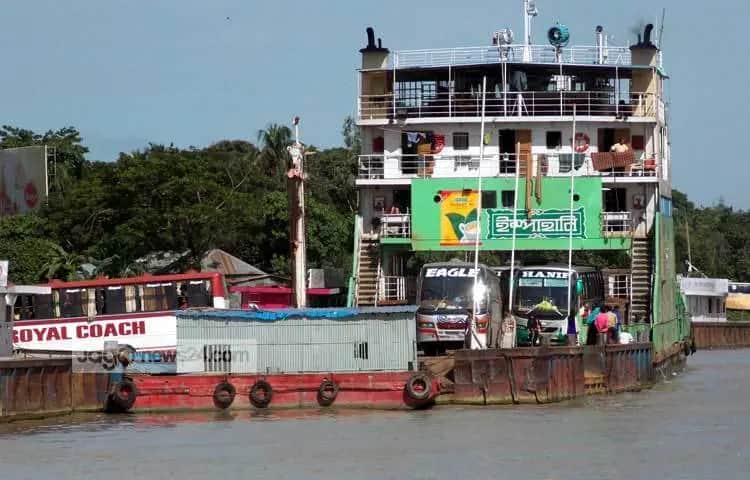 নাব্য সংকটে দৌলতদিয়ার ৭ নম্বর ফেরিঘাট বন্ধ, দুর্ভোগে যাত্রী-চালক