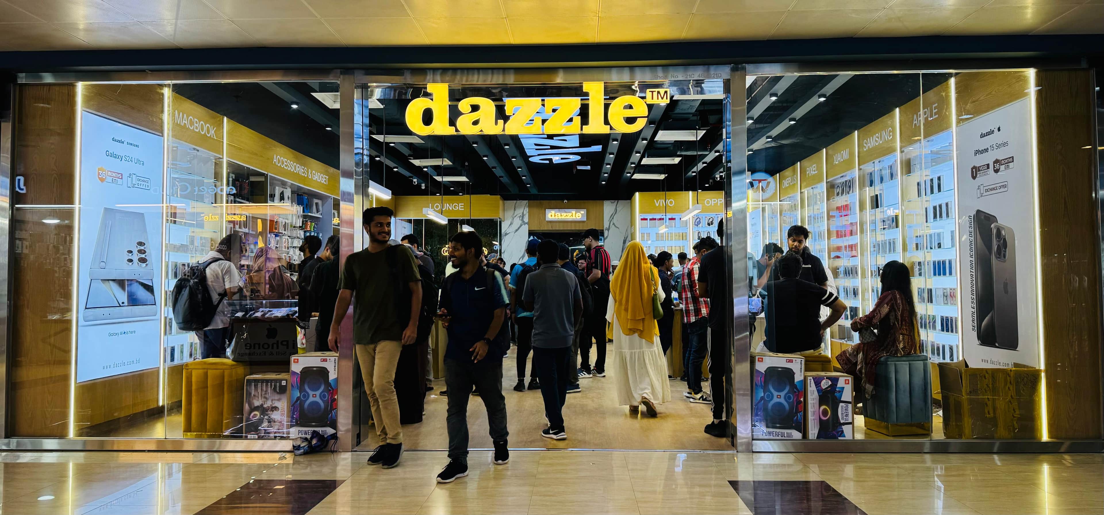 দুই মাসেও আইফোন ফেরত পাননি, Dazzle-এর সার্ভিস নিয়ে গ্রাহকের অভিযোগ