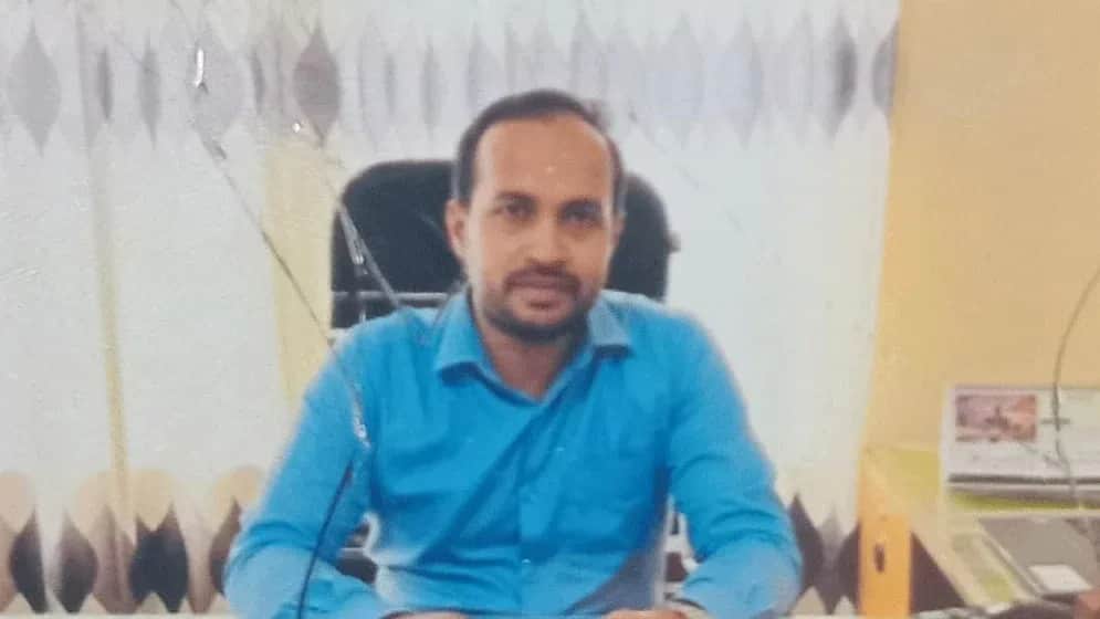 ঘুষ না দিলে দলিল ফেরত দেওয়ার অভিযোগ সাবরেজিস্ট্রার সিরাজুলের বিরুদ্ধে