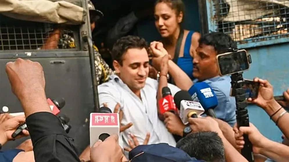 মুম্বাইয়ে বিক্ষোভ থেকে আটক বলিউড অভিনেতা ইমরান খান