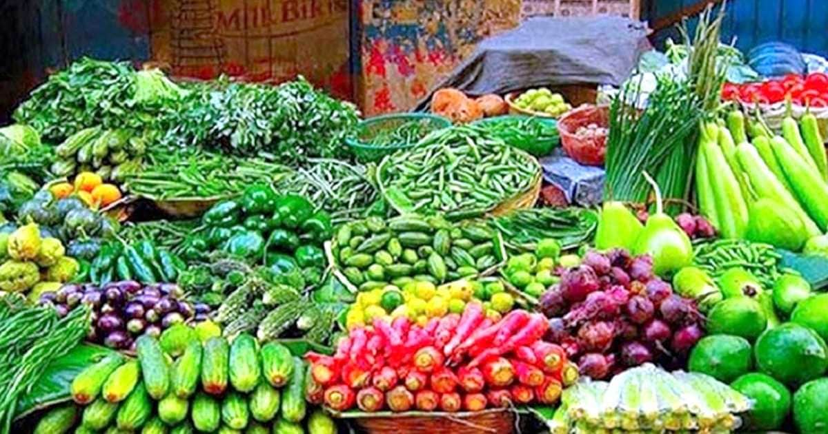 বৃষ্টিতে সরবরাহ কম, চড়া সবজির বাজার