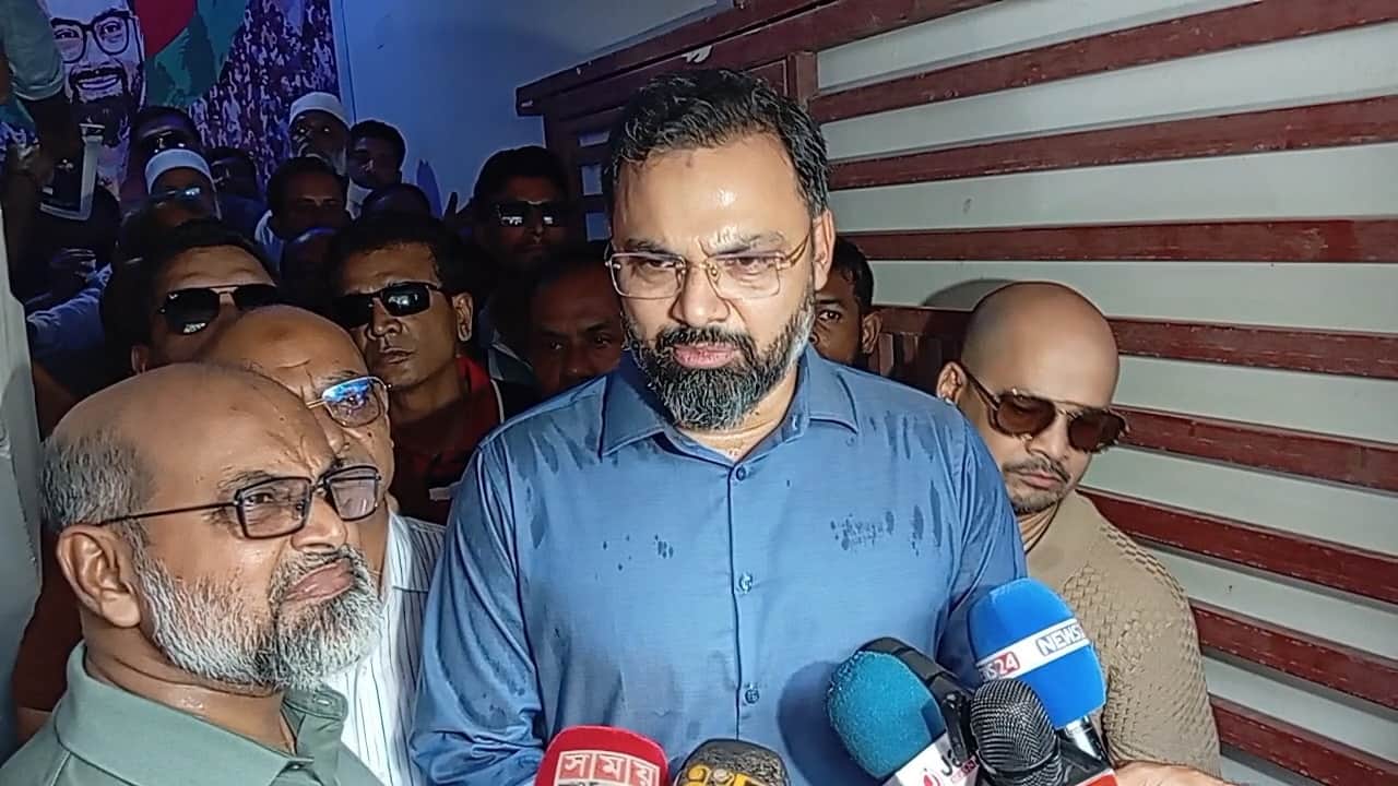 একটি মহল ও আওয়ামী লীগের দোসররা দেশকে অস্থিতিশীল করার চেষ্টা করছে: আমিনুল হক
