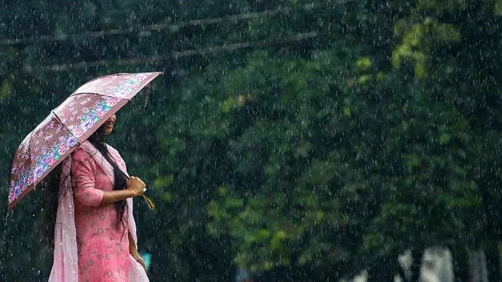 দেশজুড়ে বৃষ্টির আভাস, কমতে পারে তাপমাত্রা