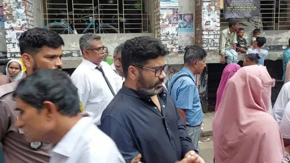 ফিরোজ তালুকদার পলাশ হত্যা মামলায় গ্রেফতার দেখানো হলো হাসনাত আব্দুল্লাহর ছেলেকে