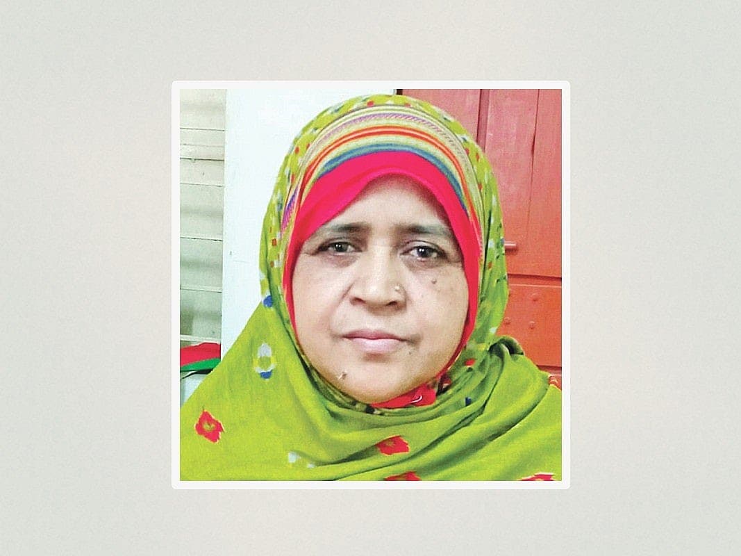 ছিনতাইকারীর টানে শিক্ষিকার মৃত্যু: মোটরসাইকেলসহ গ্রেপ্তার ২