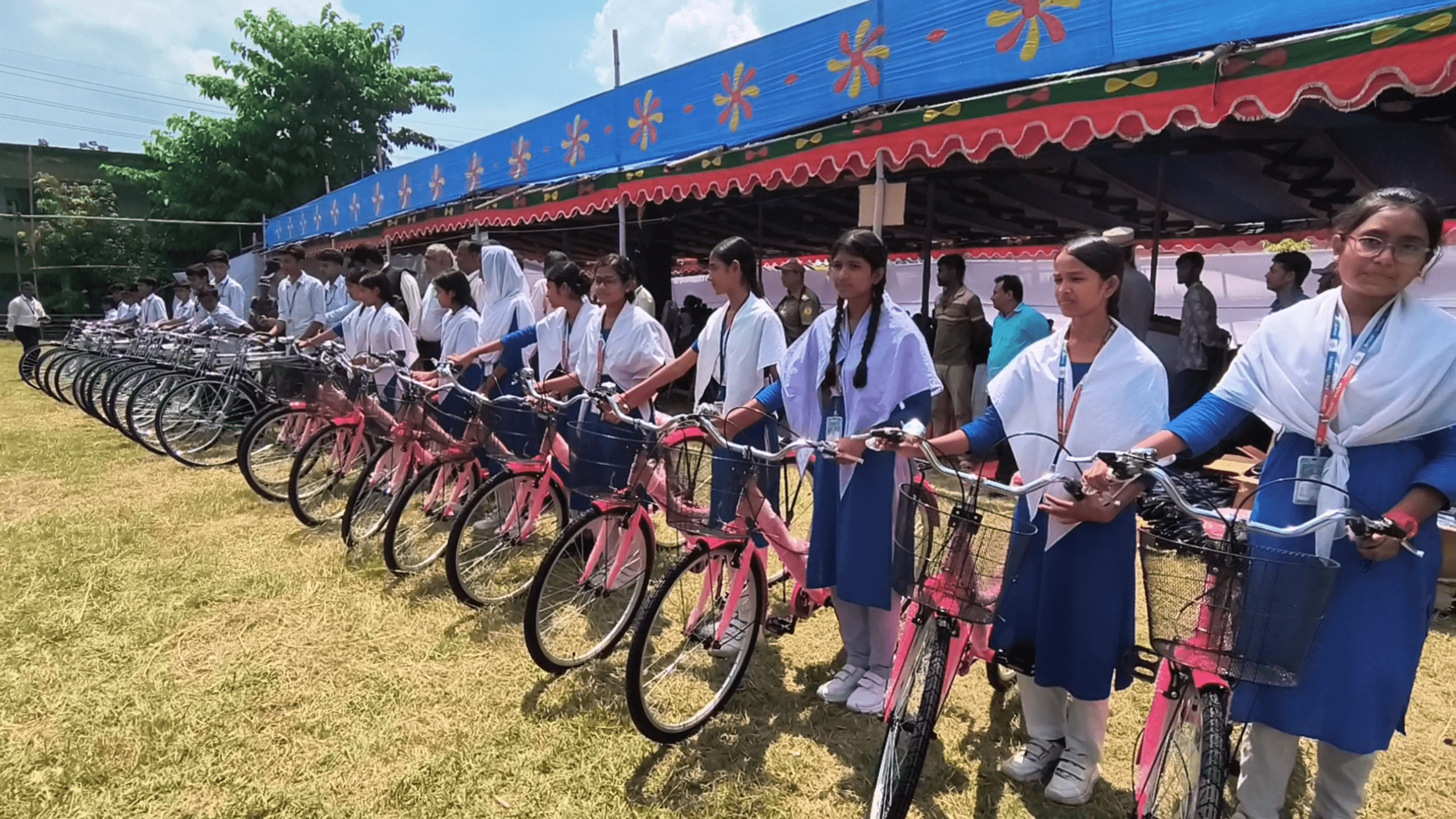 মোংলায় ৩৮১ শিক্ষার্থীর মাঝে শিক্ষা উপকরণ ও বাইসাইকেল বিতরণ।
