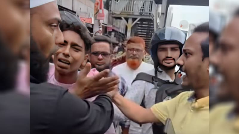 মিছিল থেকে নিষিদ্ধ ছাত্রলীগ কর্মী আটক, পথচারী পরিচয়ে ছাড়িয়ে নেওয়ার অভিযোগ