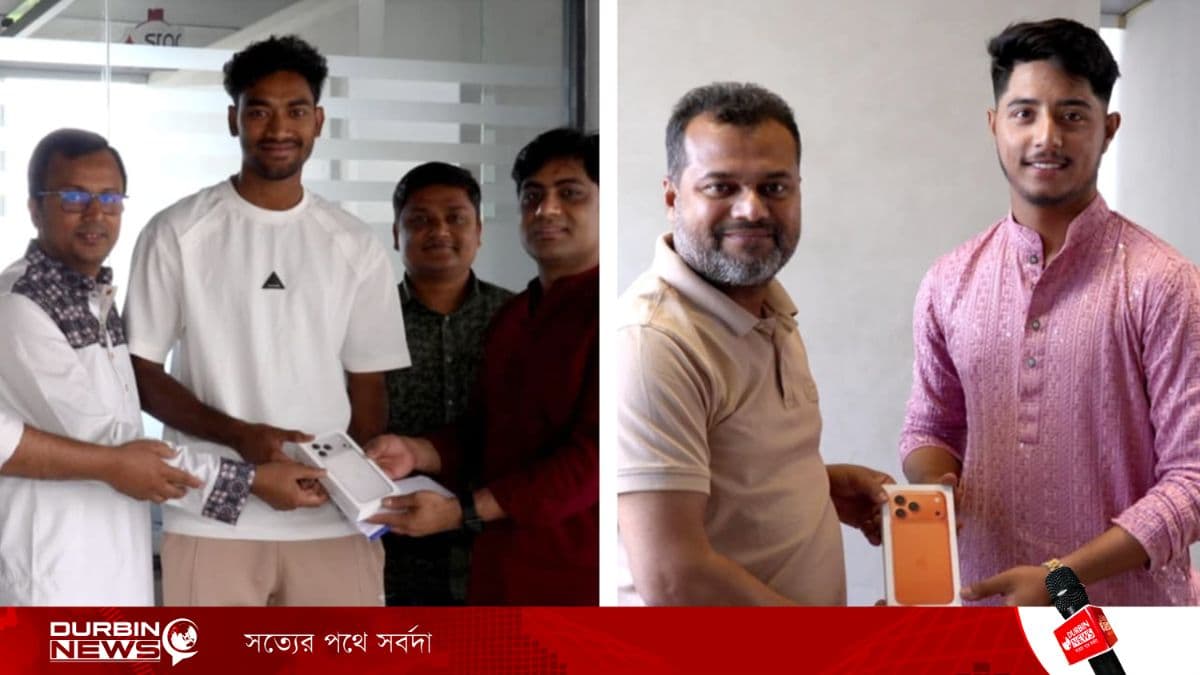 বিপিএল জয়ের আনন্দে রাজশাহী ওয়ারিয়র্সের চমক: খেলোয়াড়-কোচদের হাতে আইফোন ১৭ প্রো ম্যাক্স