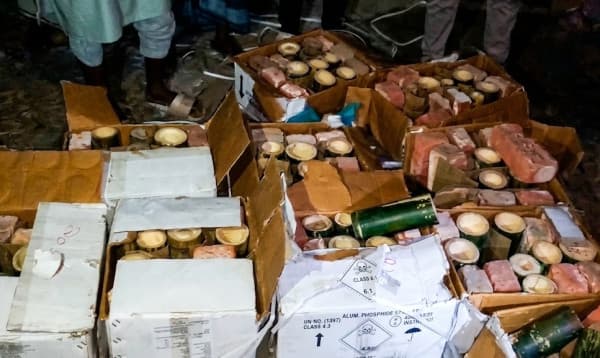 অর্ডার করলেন সার-কীটনাশক, ডেলিভারি পেলেন বাঁশের টুকরা!