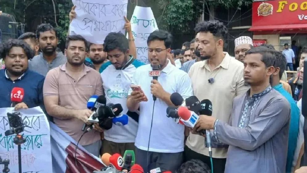 প্রতিমন্ত্রীর পদত্যাগসহ পাঁচ দফা দাবিতে যুব উন্নয়ন অধিদপ্তর ঘেরাও