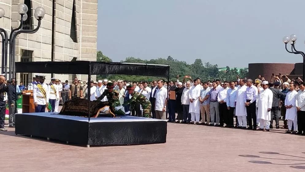 সংসদ ভবনে সালাহউদ্দিন আহমেদের প্রথম জানাজা, শেষ বিদায়ে নেতাকর্মীদের ঢল