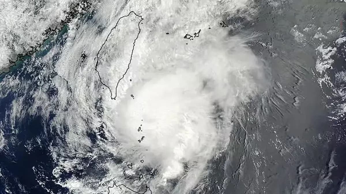সুপার টাইফুন ‘চামপি’ আঘাত হানতে পারে যেখানে