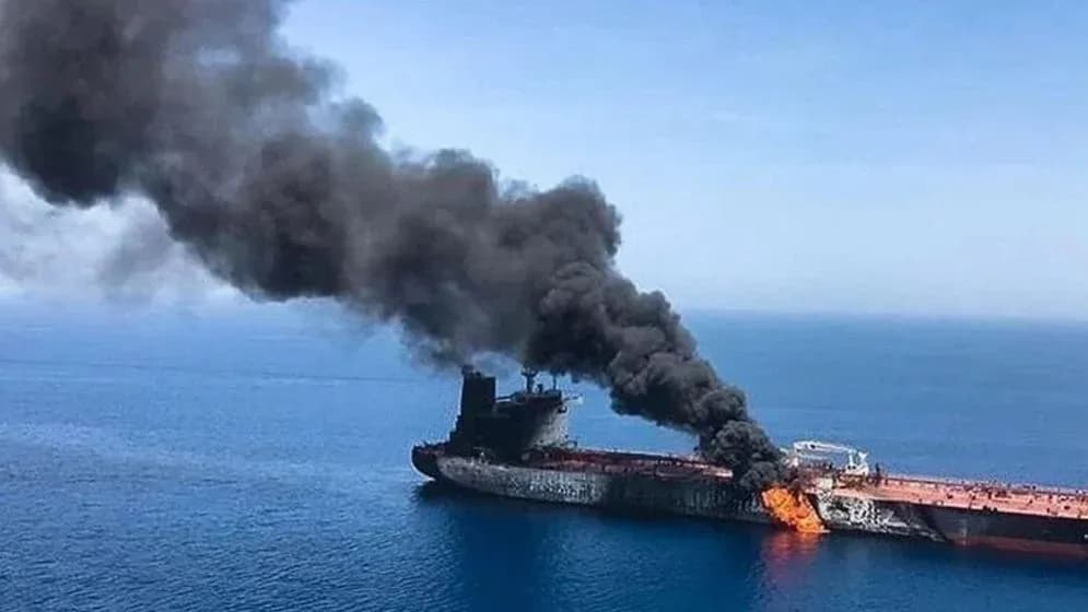 হরমুজ প্রণালিতে দুই তেলবাহী জাহাজে আগুন, বাড়ছে সংঘাতের শঙ্কা