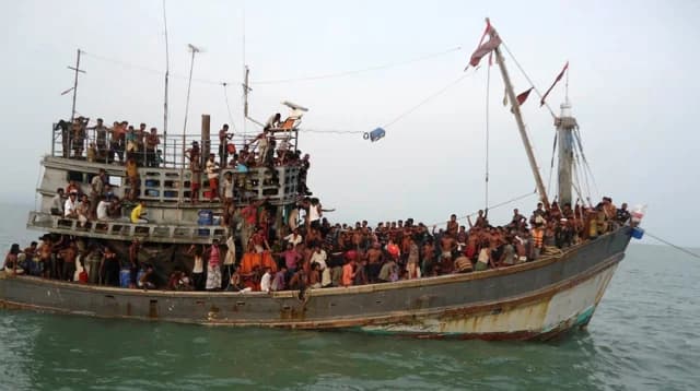 কক্সবাজারে সাগরপথে মালয়েশিয়া পাচারের প্রস্তুতি, নারীসহ ১৫ জন উদ্ধার