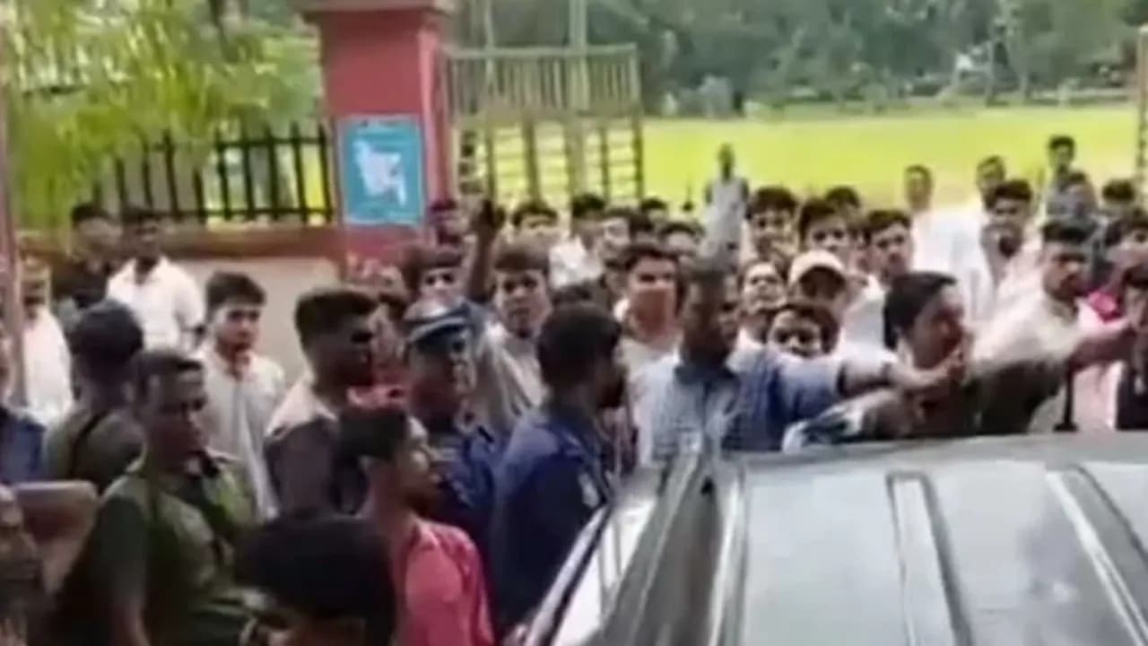হান্নান মাসউদের বক্তব্য ঘিরে হাতিয়ায় বিএনপি-এনসিপি সংঘর্ষ, আহত ৮