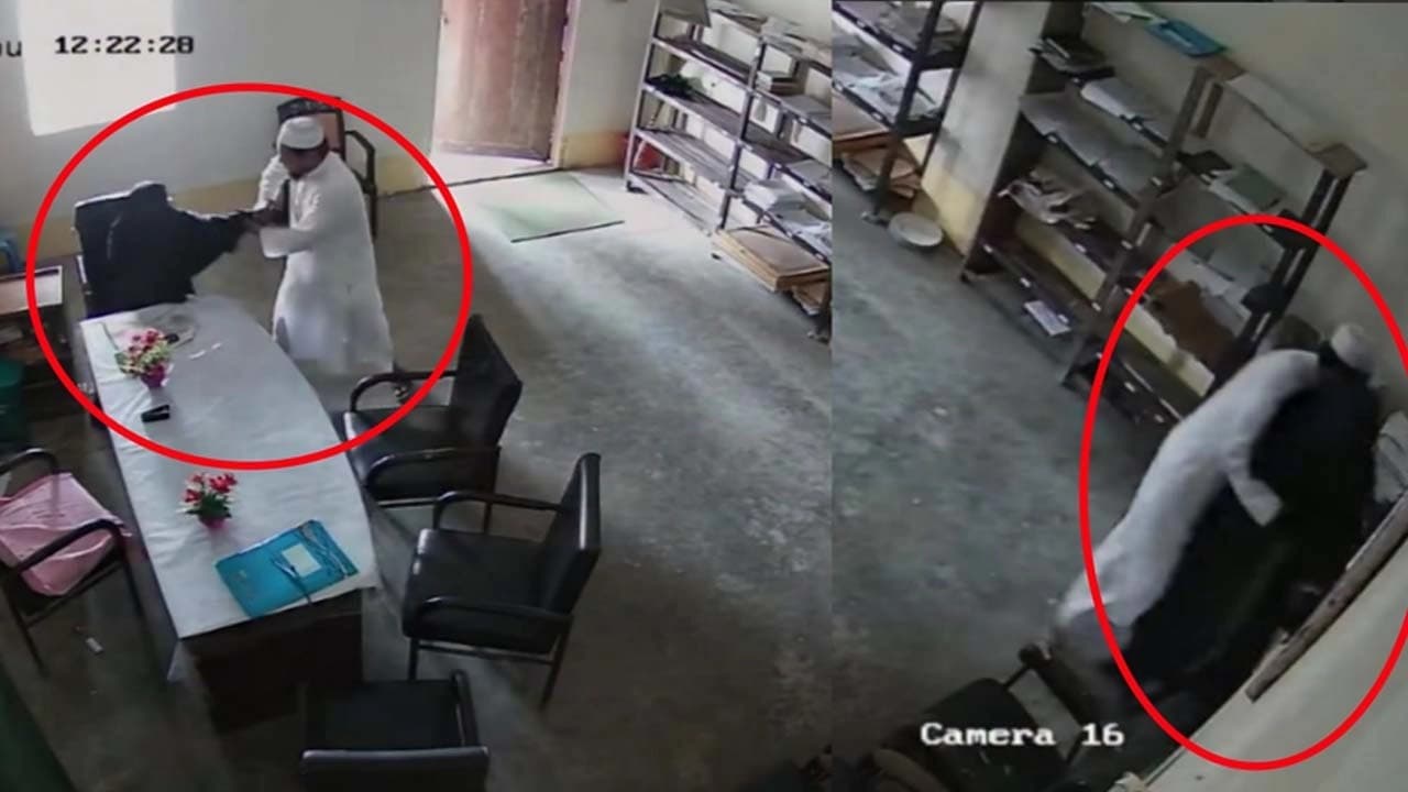 ছাত্রীর সঙ্গে মাদরাসা শিক্ষকের আপত্তিকর মূহুর্ত, ছড়িয়ে পড়েছে ভিডিও