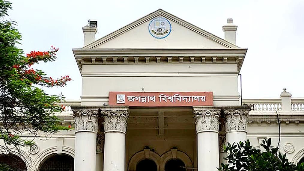 গোপনে নারীদের ভিডিও করার সময় জবি শিক্ষার্থী আটক, অতঃপর...