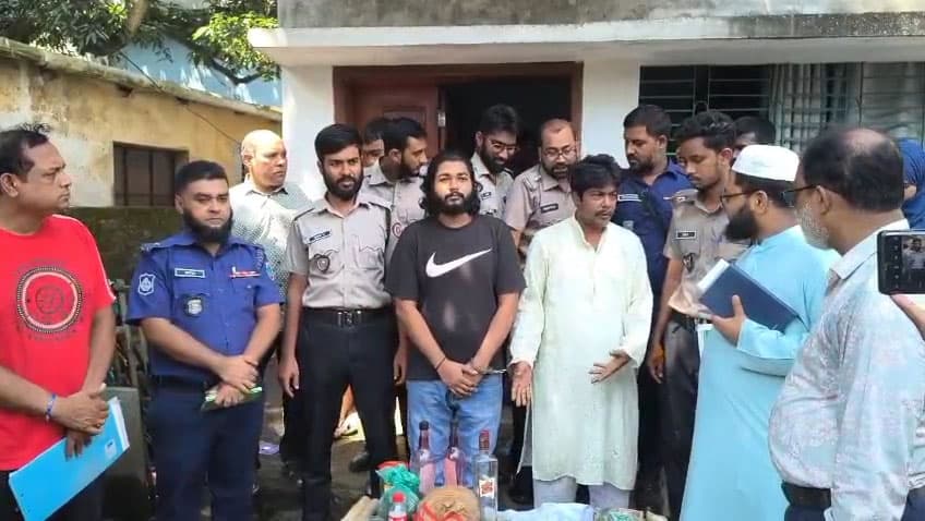 মেহেরপুরে ইয়াবা-গাঁজা, গুলি ও নগদ টাকাসহ পিতা-পুত্র গ্রেপ্তার