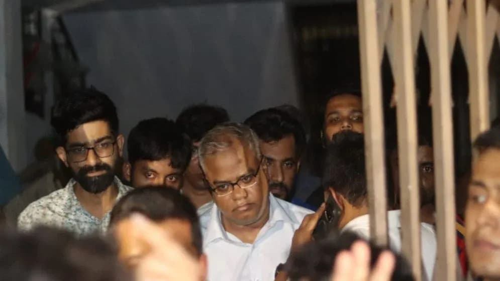 চুয়েটে নতুন করে উত্তেজনা, এবার শিক্ষার্থীদের নিশানায় আরেক অধ্যাপক