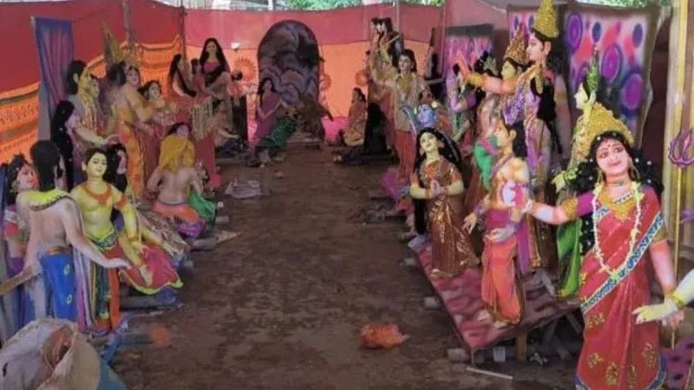 দুর্গাপূজা: এক আঙিনায় ২৭৭ প্রতিমা