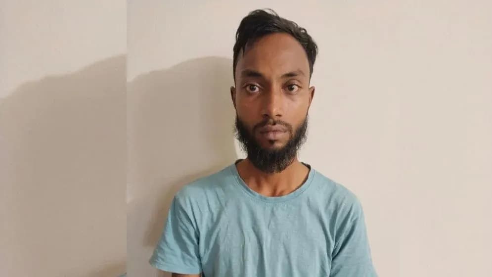 চাঁদা না দিলে মার্কেটে আগুন দেওয়ার হুমকি, গ্রেপ্তারের পর যুবকের স্বীকারোক্তি