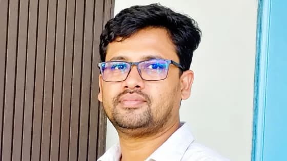 এক মেম্বারকে স্বামী দাবি, দুই নারীর চুল টানাটানি