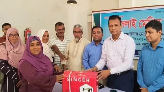 মেহেরপুরের গাংনীতে সেলাই মেশিন বিতরণ