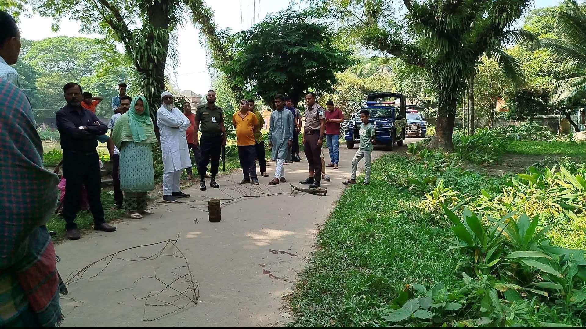 নেত্রকোণায় পলাশ সাহার বাড়ির খোঁজ নিয়ে যুবককে গুলি