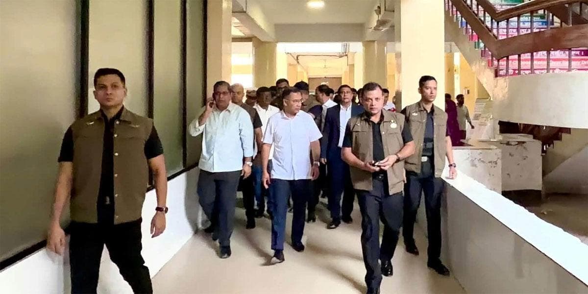 শিশু হাসপাতালে চিকিৎসকের কক্ষে ধূমপান, বরখাস্তের নির্দেশ প্রধানমন্ত্রীর