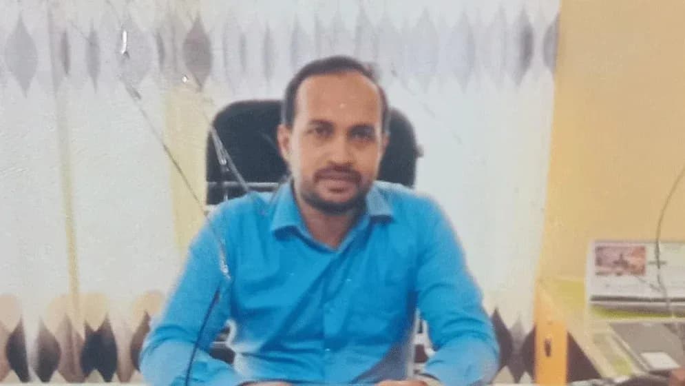 ঘুষ না দিলে দলিল ফেরত দেওয়ার অভিযোগ সাবরেজিস্ট্রার সিরাজুলের বিরুদ্ধে