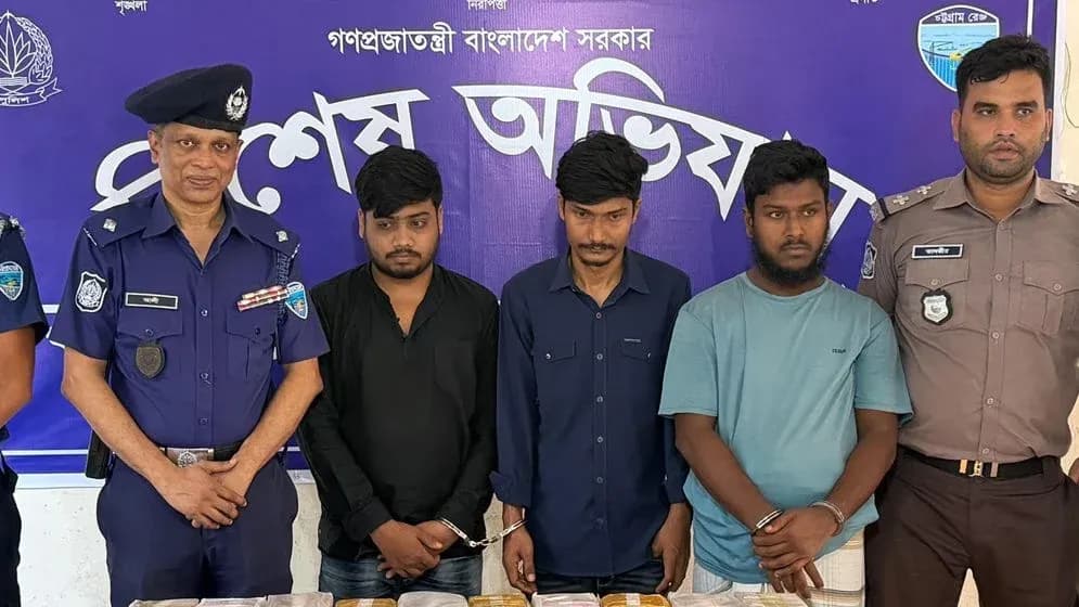 কক্সবাজার পুলিশ সুপার ও প্রেসক্লাবের সামনে ইয়াবার গোডাউন, জব্দ ৩ লাখ