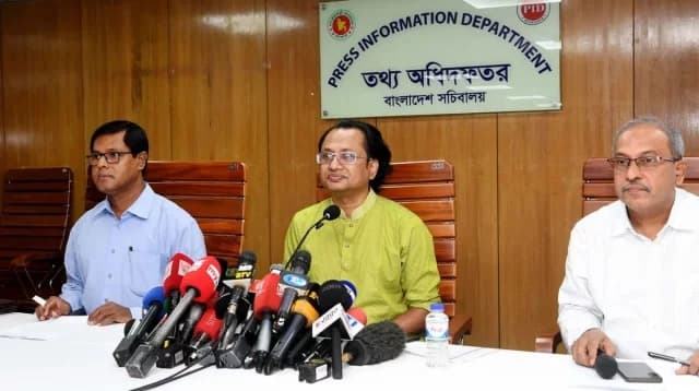 দু-একটা ককটেল ফুটিয়ে সরকারের কিছু করা যাবে না’ তথ্য উপদেষ্টা