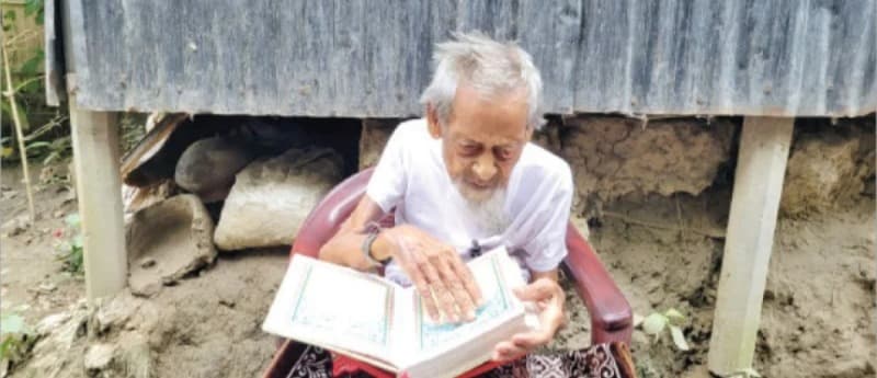 ব্রিটিশ-পাকিস্তান ও ভাষা আন্দোলনের সাক্ষী আব্বাস, ১২৩ বছরেও চশমা ছাড়াই পড়েন কোরআন