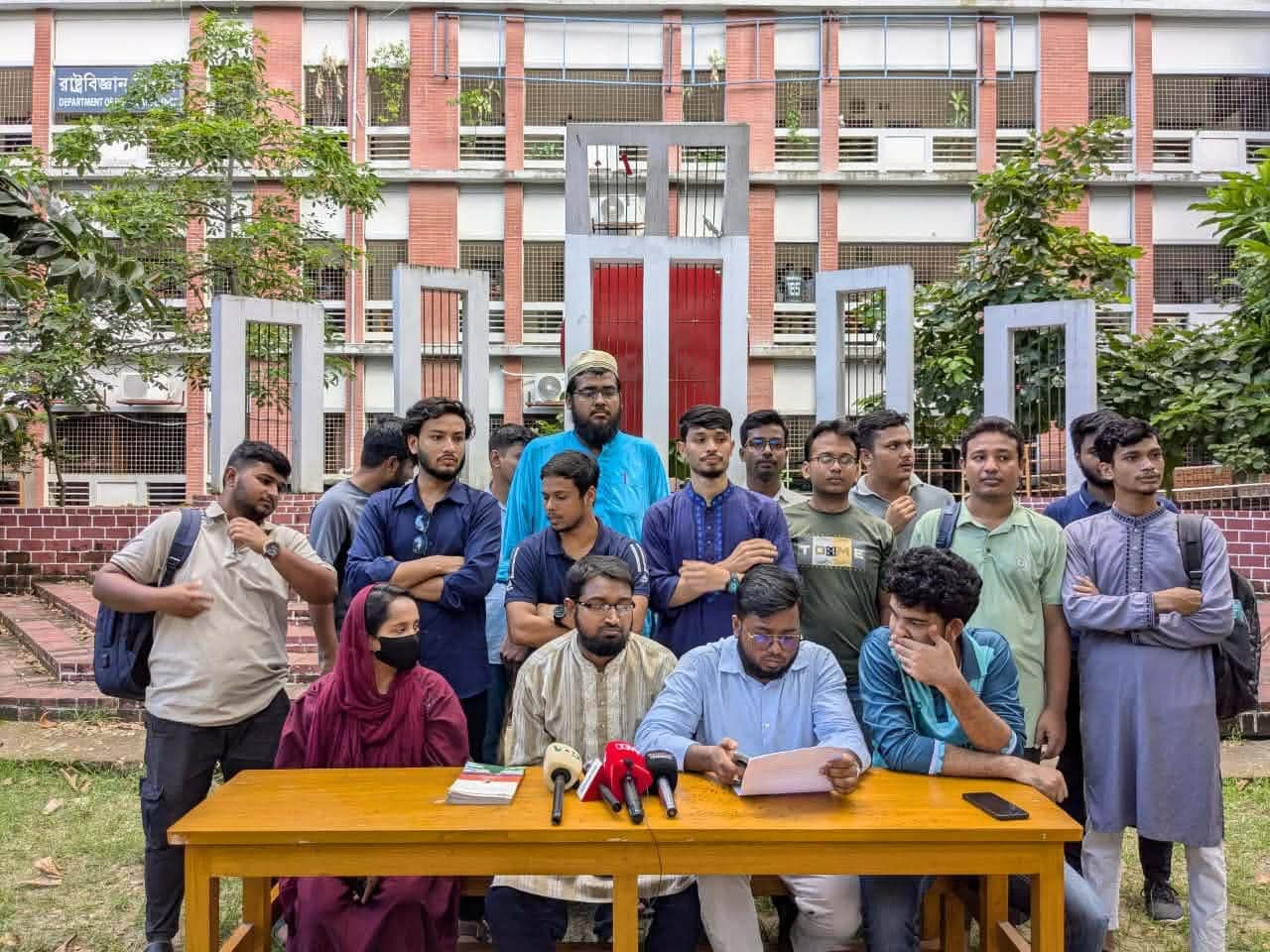 ঢাকা সেন্ট্রাল ইউনিভার্সিটির অধীনে একাডেমিক কার্যক্রম সম্পন্নের দাবি সাত কলেজের শিক্ষার্থীদের