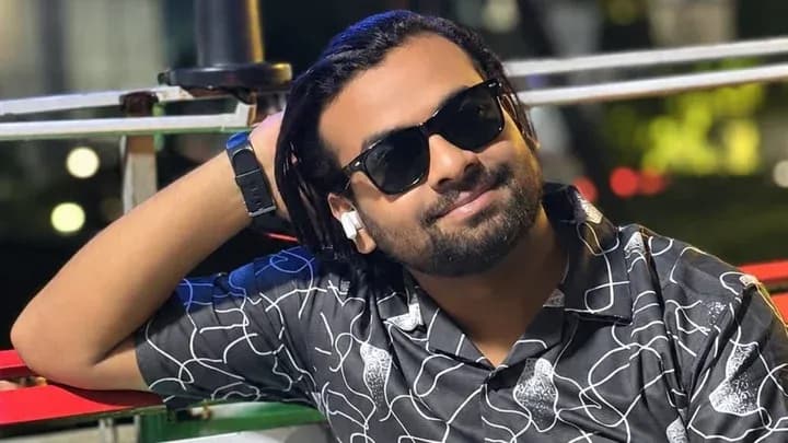 ওয়ার্ডবয় উজ্জ্বল থেকে আলোচনার কেন্দ্রে আয়াস, পেছনে যত বিতর্ক