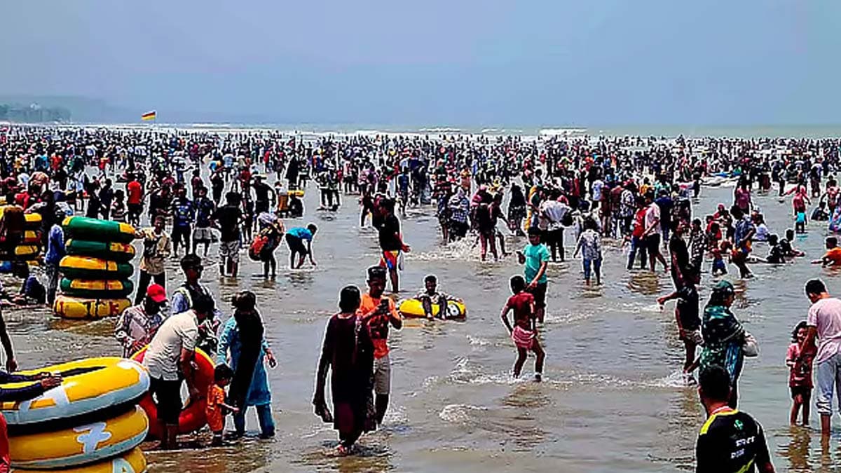 কক্সবাজারে সাগরে ভেসে নিখোঁজ পর্যটকের মরদেহ উদ্ধার, হাসপাতালে ২